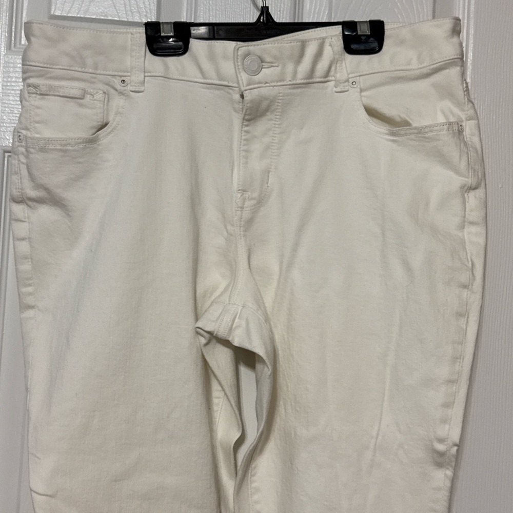 Maurices Women’s Size 16 Winter White Embroidered Hem Cropped Jeans Stretch - Picture 3 of 4